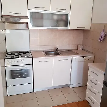 Nikola Apartment *